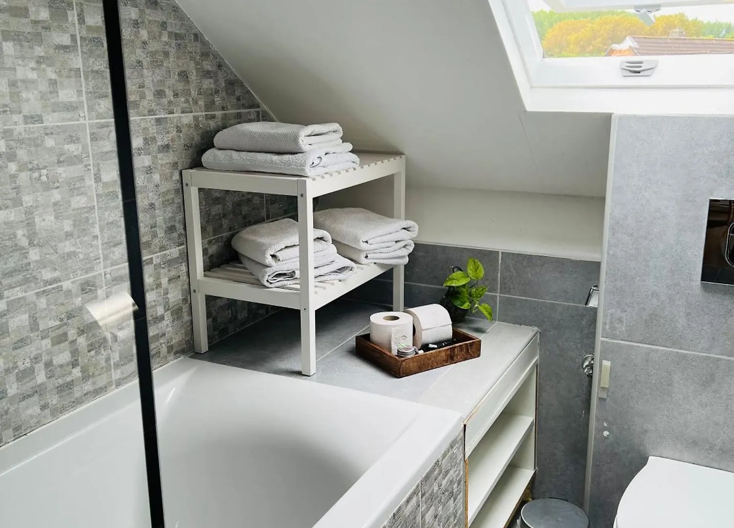 Peaceful Home Close To Airport With Parking Steenokkerzeel
